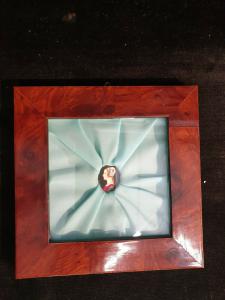 Miniatura raffigurante fanciulla in avoriolina. 